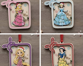 Adorno navideño personalizado de princesas Disney, recuerdo de personajes navideños Disney, adorno de princesa con lazo coqueto, a juego con Disney