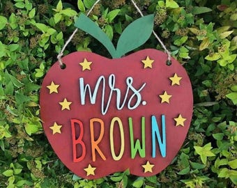 Personalized Rainbow Teacher Apple Sign, Classroom Decor, Personalized Teacher Apple, Teacher Appreciation Gift, Back to School Teacher Name