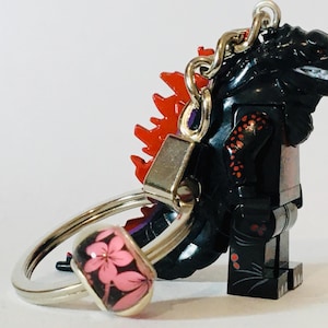 Godzilla Monster Schlüsselanhänger & Geschenkbox - individueller handgemachter grauer oder schwarzer Drachen-Schlüsselanhänger mit TV-Film-Motiv, wähle dein Modell