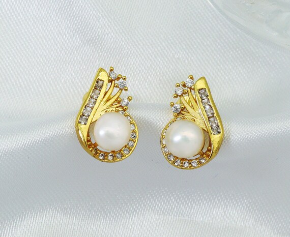 Cz Mother Of Pearl Stud Earrings, Sku#Ld257