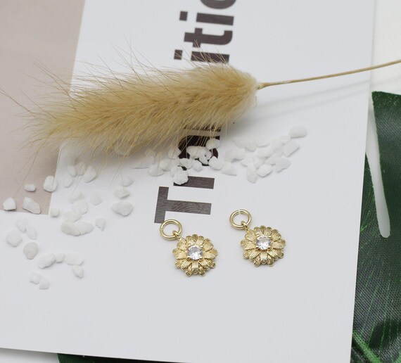 Cz Daisy Flower Charm, Sku#Zx56