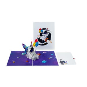 Tarjeta desplegable en 3D con astronauta y cohete hecha a mano: perfecta para cumpleaños, ocasiones especiales y niños de todas las edades. Opción personalizada, 6" x 8".