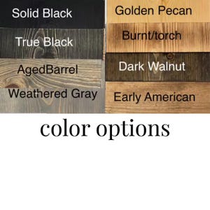Puede incluir: Imagen que muestra opciones de color de tinte para madera, incluyendo Negro S&oacute;lido, Negro Verdadero, Barril Envejecido, Gris Desgastado, Nuez Dorada, Quemado/antorcha, Nogal Oscuro y Americano Antiguo. El texto "color options" se muestra debajo.