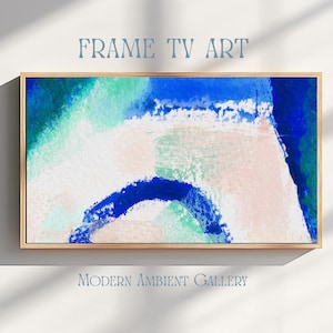 Può includere: Stampa artistica astratta in una cornice dorata. L'opera presenta una miscela di pennellate blu, verdi e rosa. Il testo "FRAME TV ART" è in alto e "MODERN AMBIENT GALLERY" in basso.