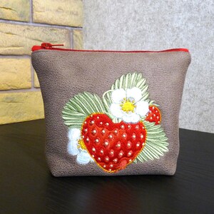 Bolsa de cosméticos Bordado Presente Feminino Zíper Organizador Feito à Mão Artigos de Higiene Pessoal Para Medicamentos Decorativo Luxo Bordado Maquiagem Morango