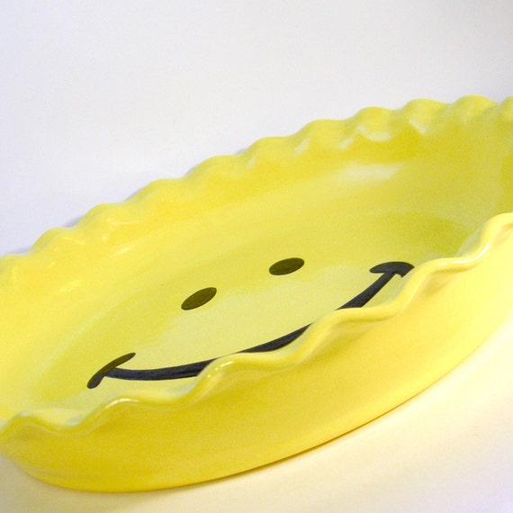 Smiley Face Pie Plate Ceramic Pie Dish Hand Painted Baking Dish Hand Painted Plate Happy Face Pie Plate Deep Dish Bakeware Emoji Plate