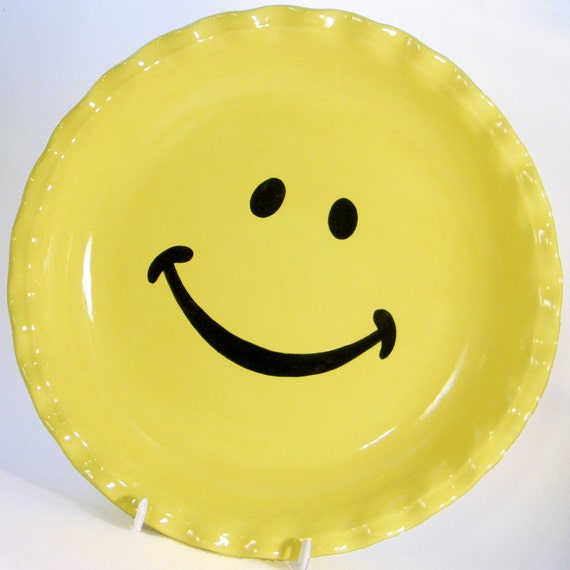 Smiley Face Pie Plate Ceramic Pie Dish Hand Painted Baking Dish Hand Painted Plate Happy Face Pie Plate Deep Dish Bakeware Emoji Plate