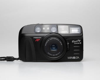Minolta Family Zoom II 35mm camera w/ case (serial 41974429)