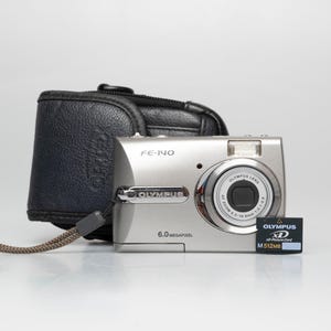 Appareil photo numérique Olympus FE-140 6 mégapixels avec carte xD 512 Mo (série J69229231)