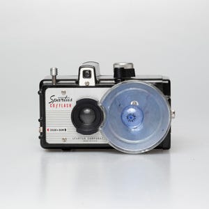 Spartus Co-Flash uncommon vintage camera by Herold Products of Chicago (uses 127 film)
