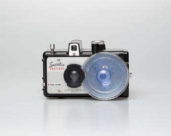 Spartus Co-Flash uncommon vintage camera by Herold Products of Chicago (uses 127 film)