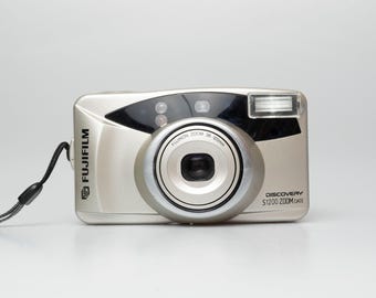 Fujifilm Discovery S1200 Zoom Date 35mm camera (serial 01255921)