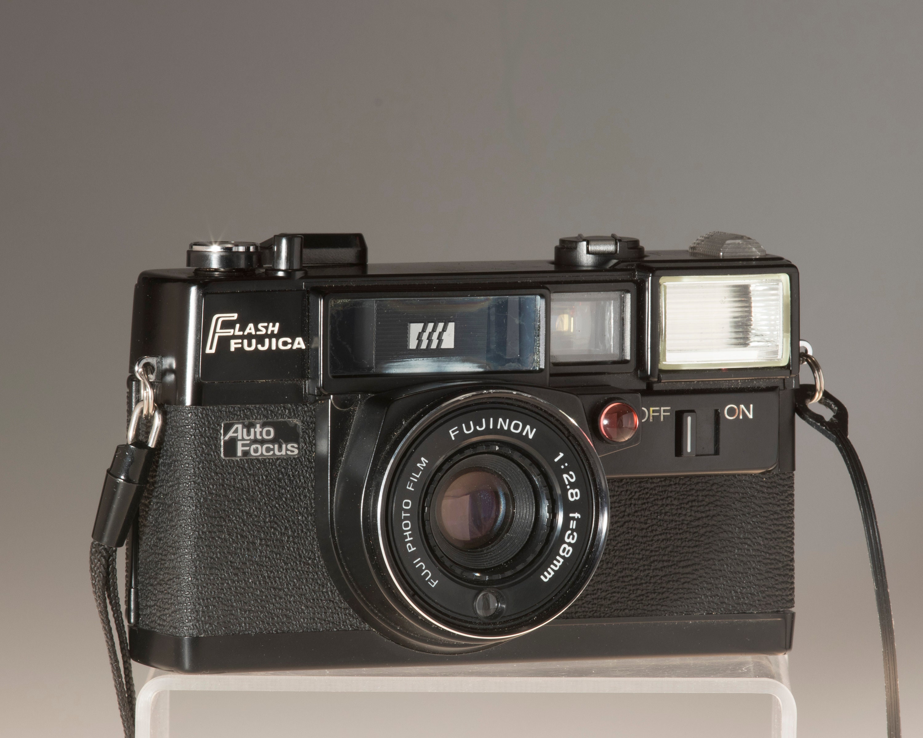 Flash Fujica Auto Focus 35mm compact film camera with sharp 38mm f2.8 lens // film tested