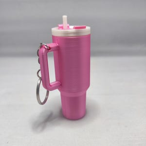 Stanley Tumbler Schlüsselanhänger, Pillendose, Lippenstifthalter, abnehmbarer Schraubverschluss, Multicolor, Geschenkidee