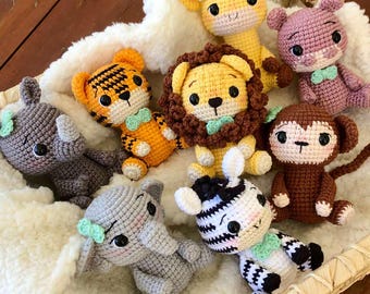 Häkelanleitung für ein Zoo-Safari-Baby-Set (8-in-1): Elefant, Giraffe, Nilpferd, Löwe, Affe, Nashorn, Tiger und Zebra (PDF, Englisch)