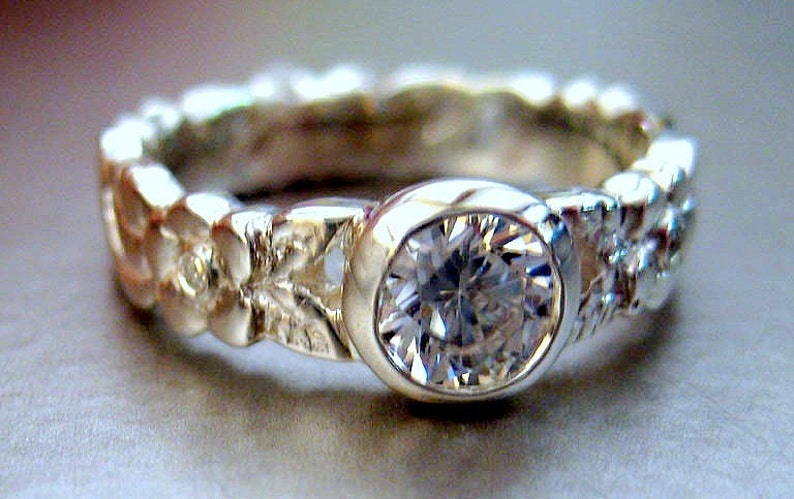 Engagement ring. White sapphire in the center. Leaf design image 1