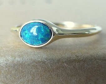 Anillo de oro amarillo de 14k con ópalo negro natural genuino. Anillo de ópalo negro. Anillo de ópalo negro ovalado.