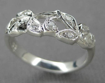 Leaf anniversary ring.14k white gold leaf ring with diamonds. Vine ring with diamonds. Engagement ring with leaves and diamonds.