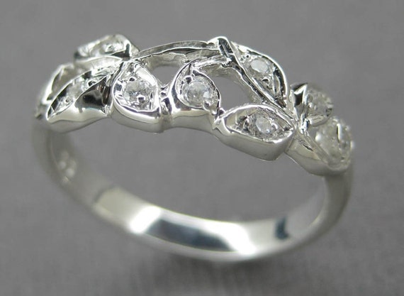 Leaf anniversary ring.14k white gold leaf ring with diamonds. Vine ring with diamonds. Engagement ring with leaves and diamonds.