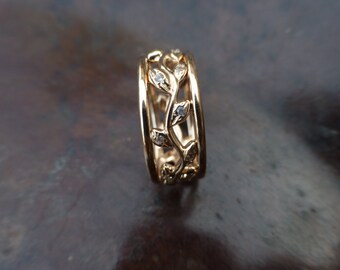 Engagement ring set with leaves. Leaf ring with diamonds. 14k yellow gold ring with leaves.