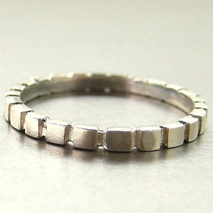 Square design wedding band 14k gold. Stacking ring.