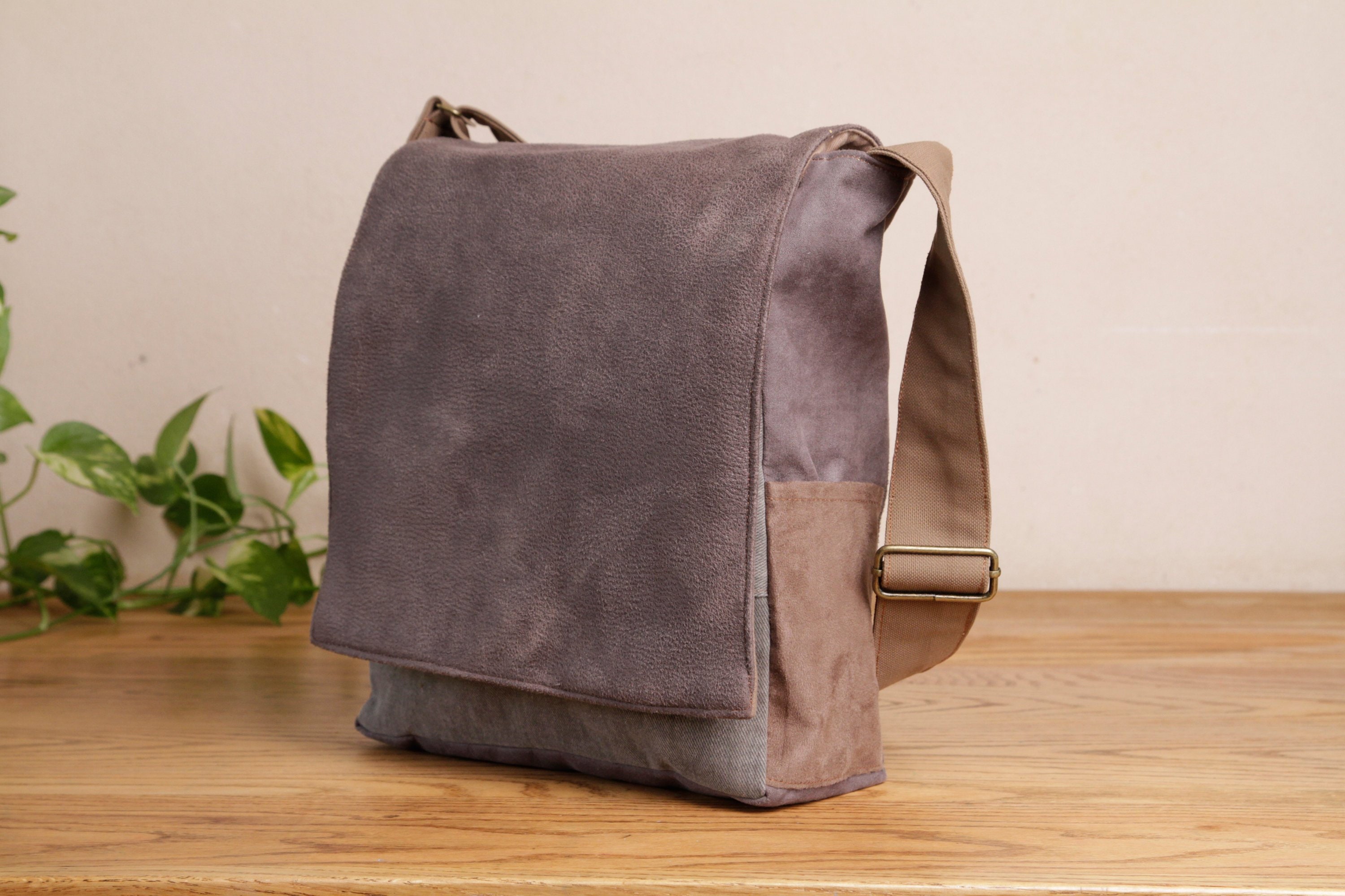 QUINN Mini mobile vegan leather messenger bag
