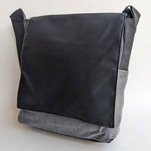 Black VEGAN Medium Crossbody Bag for Men, Men Casual Trendy Everyday Messenger Bag, Husband Gifts, Student / School / Work Bag