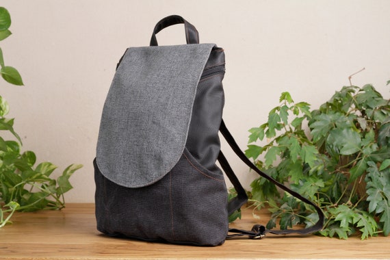 Hermoso bolso de mochila vegana mochila gris y negra para mujer
