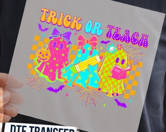 Transfert DTF néon « Farce ou Apprentissage », motif Halloween coloré avec un fantôme de professeur, prêt à imprimer, design rétro preppy Y2K pour t-shirt d'école Halloween.
