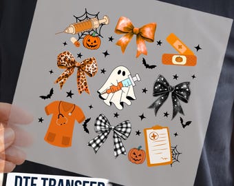 Transfert DTF Halloween Infirmière, Fantôme avec seringue, Icônes médicales et jolis nœuds d'automne, Prêt à l'emploi, Design effrayant sur le thème de la santé pour décalcomanie de t-shirt