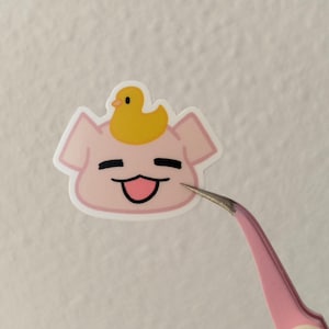 Mała naklejka - McPuff z kaczątkiem - Matowy laminowany winyl (wodoodporny) - Do dekoracji / dziennika / scrapbookingu / pomysł na prezent