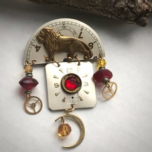 Unique mixed materials vintage pin - made out of watch parts  - with lion and beads