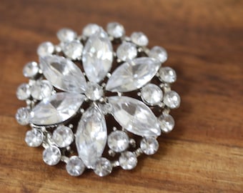 Stunning vintage rhinestone pin