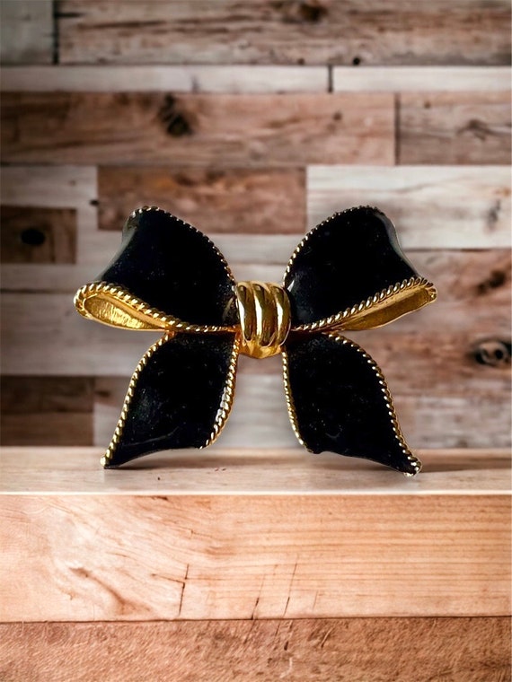 black bow pin - Gem