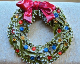 Vintage Christmas wreath pin - signed ART