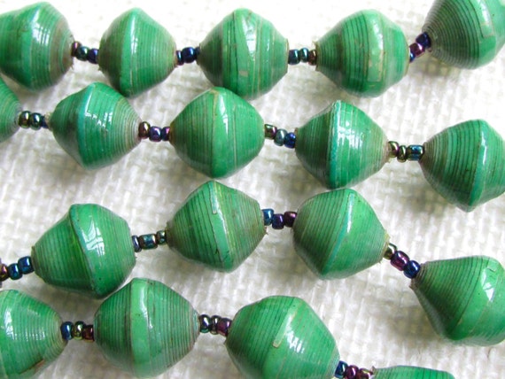 Unique green vintage artisan necklace - beads loo… - image 5
