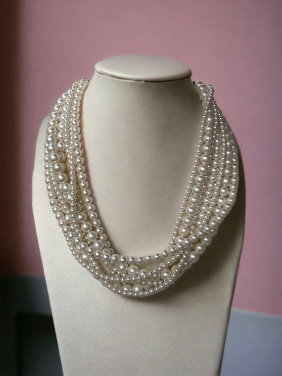 Stunning multi-stranded multi-sized all white fau… - image 4