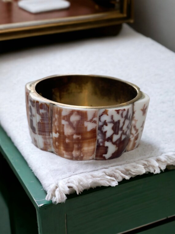 Unique vintage shell cuff bracelet - made in the … - image 7