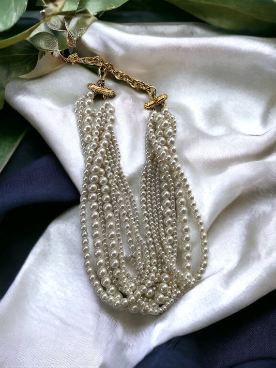 Stunning multi-stranded multi-sized all white fau… - image 6