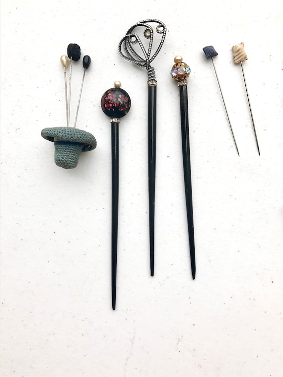 Lot of Victorian hat pins and little blue crocheted hat-shaped holder