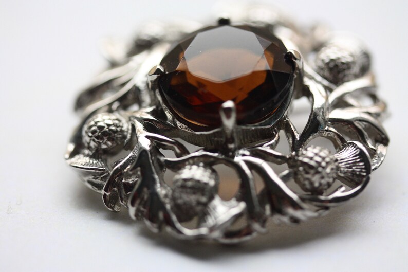 Stunning vintage pin with faceted center