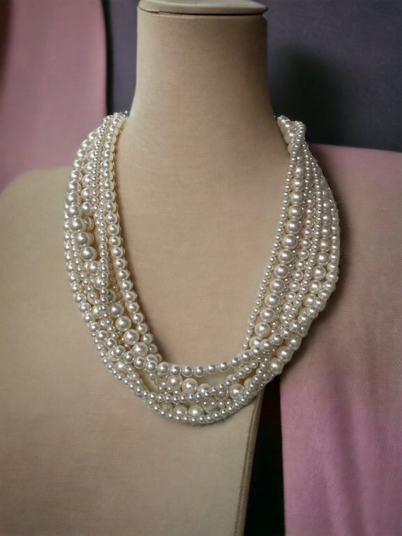 Stunning multi-stranded multi-sized all white fau… - image 1