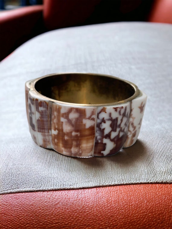Unique vintage shell cuff bracelet - made in the … - image 3