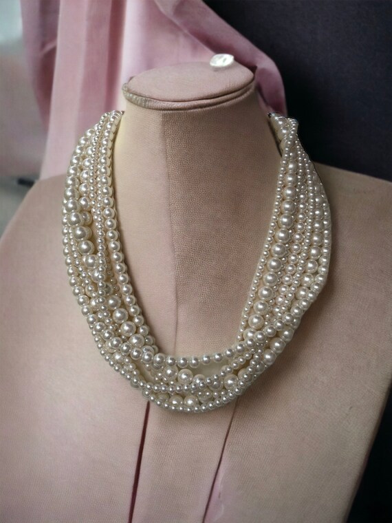 Stunning multi-stranded multi-sized all white fau… - image 3