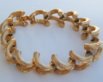 Vintage Crown TRIFARI stunning unique goldtone link bracelet