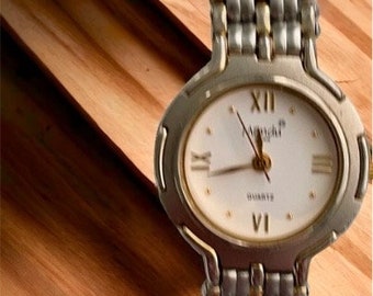 Vintage Mondu watch with steel band - Please read description - pretty but needs repair or use for parts