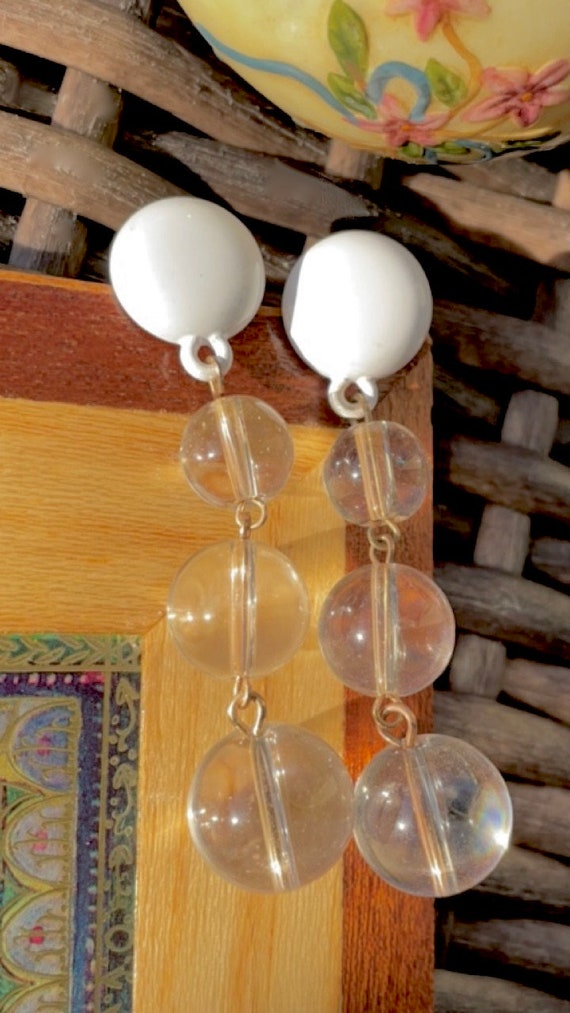 White and clear bauble vintage drop earrings - image 2