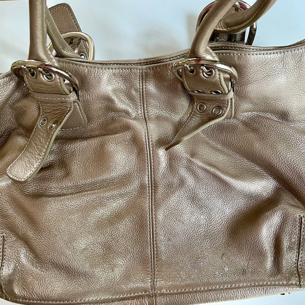 Beautiful silvery leather spacious handbag by Tignanello