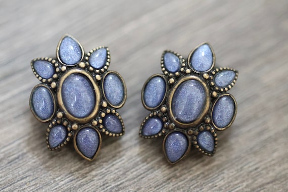 Stunning light blue vintage clip on earrings - image 1