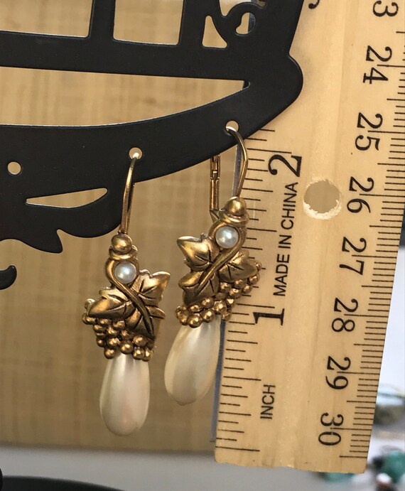 Goldtone Faux Pearl drop stunning vintage earrings - image 5
